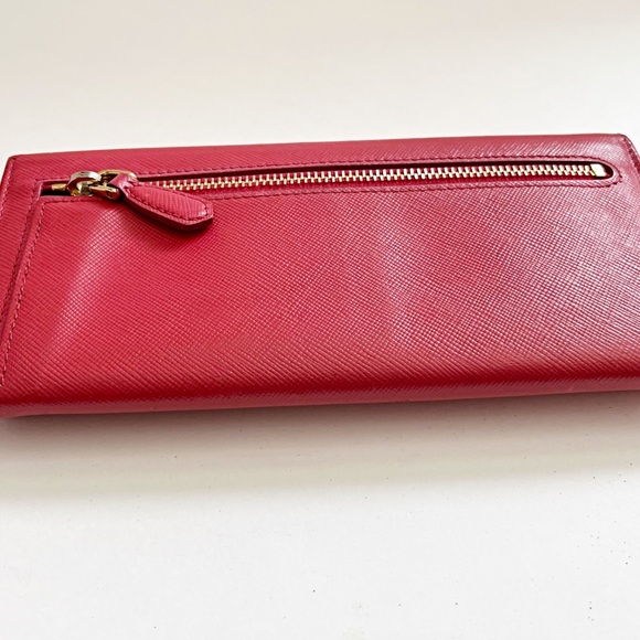 PRADA 🌟Saffiano Leather Wallet - Picture 2 of 16